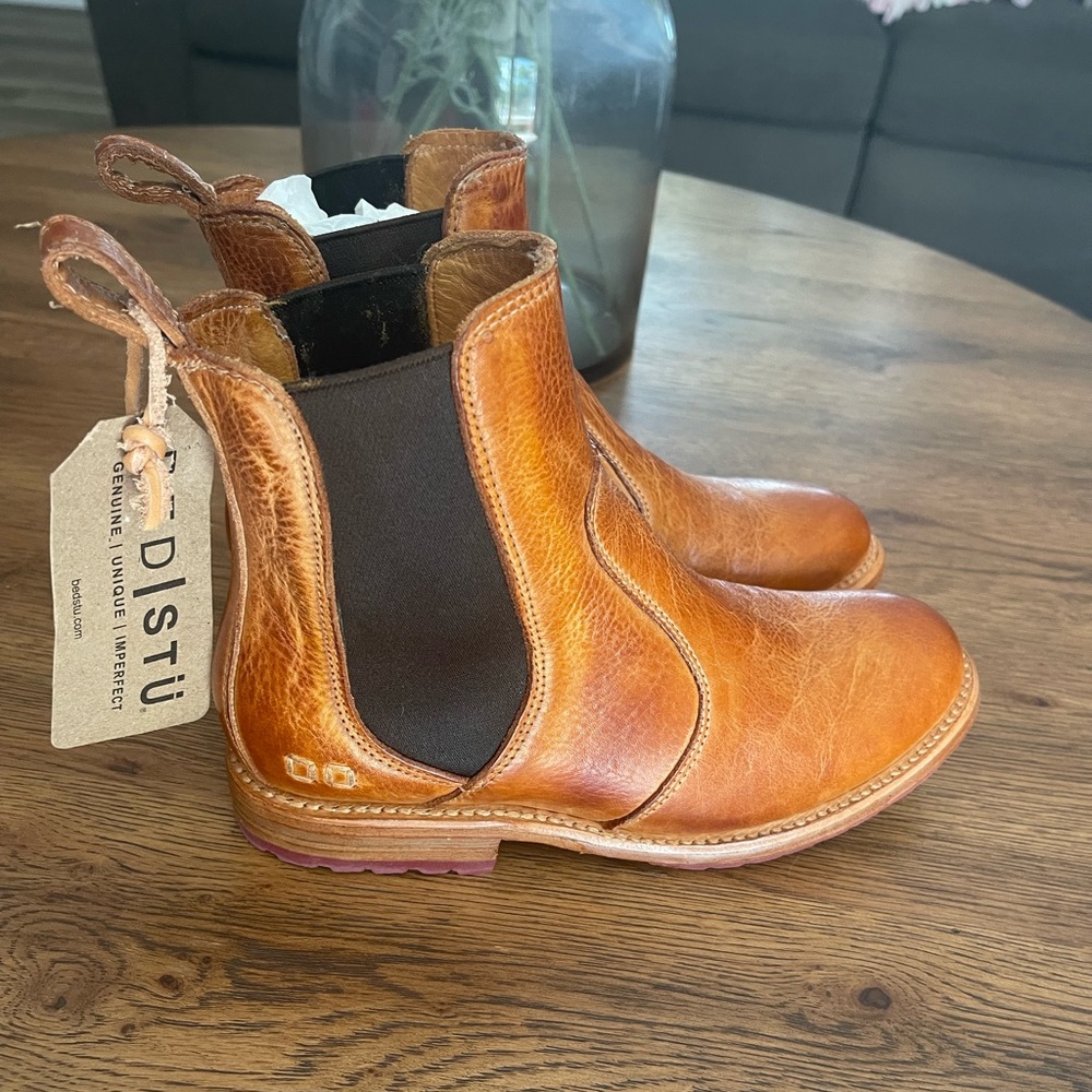 Bedstu NWT Nandi size 6 boots.